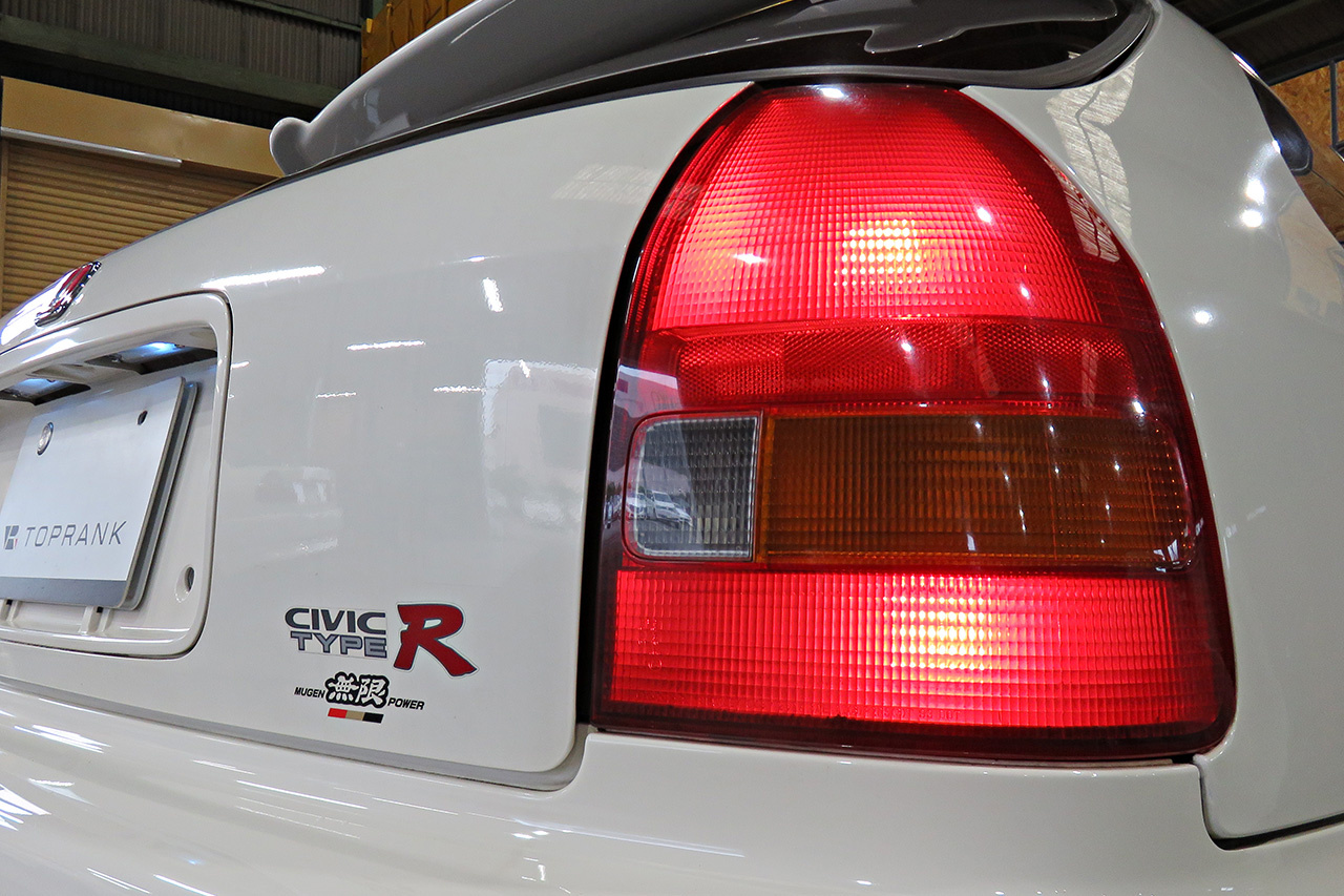 1997 Honda CIVIC TYPE R EK9 Kakimoto Exhaust, Top Fuel Zero 1000 Air Cleaner Kit,  Momo Steering Wheel 