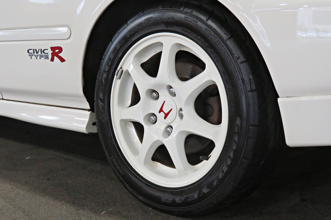 1997 Honda CIVIC TYPE R EK9 Kakimoto Exhaust, Top Fuel Zero 1000 Air Cleaner Kit,  Momo Steering Wheel 