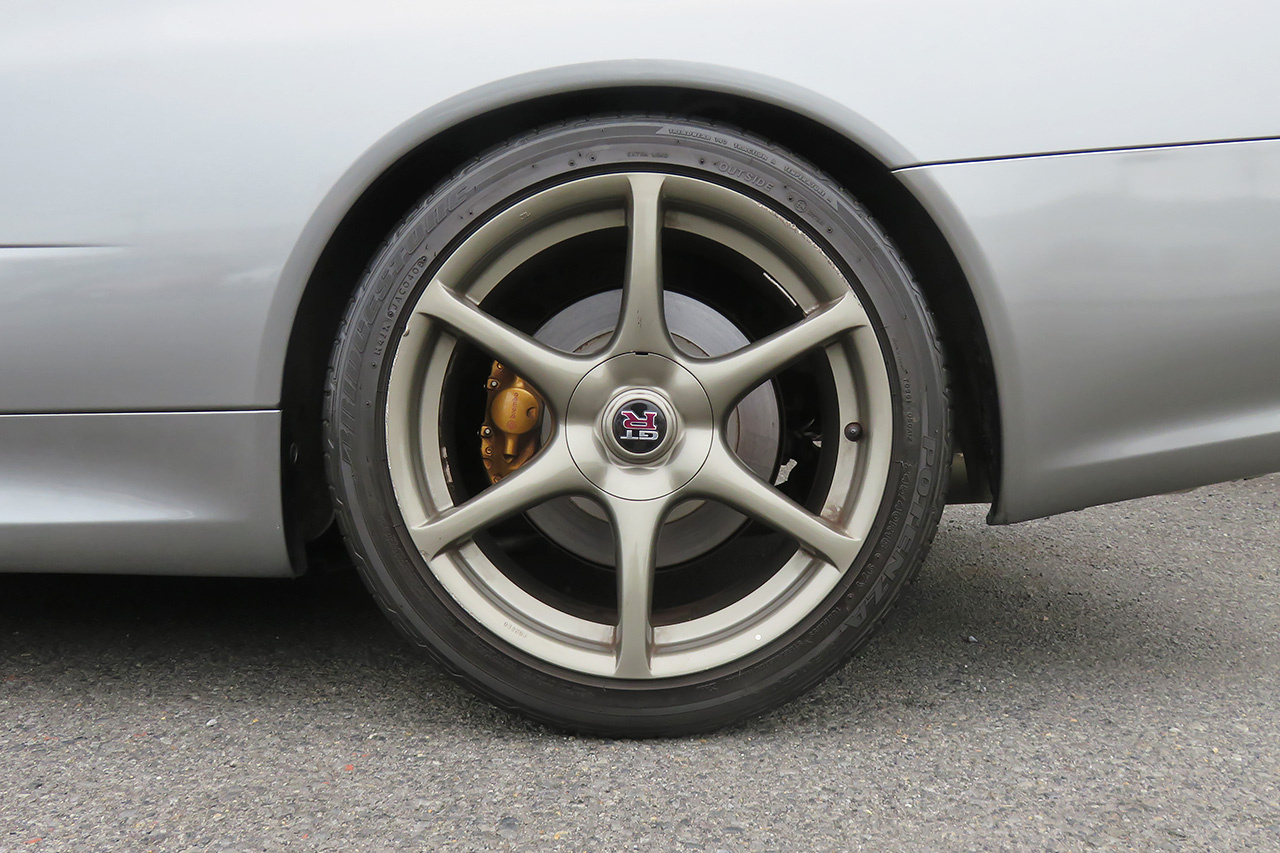 2001 Nissan SKYLINE GT-R BNR34 R34 GT-R, NISMO Air Cleaner Duct, HKS Height Adjustable Coilovers