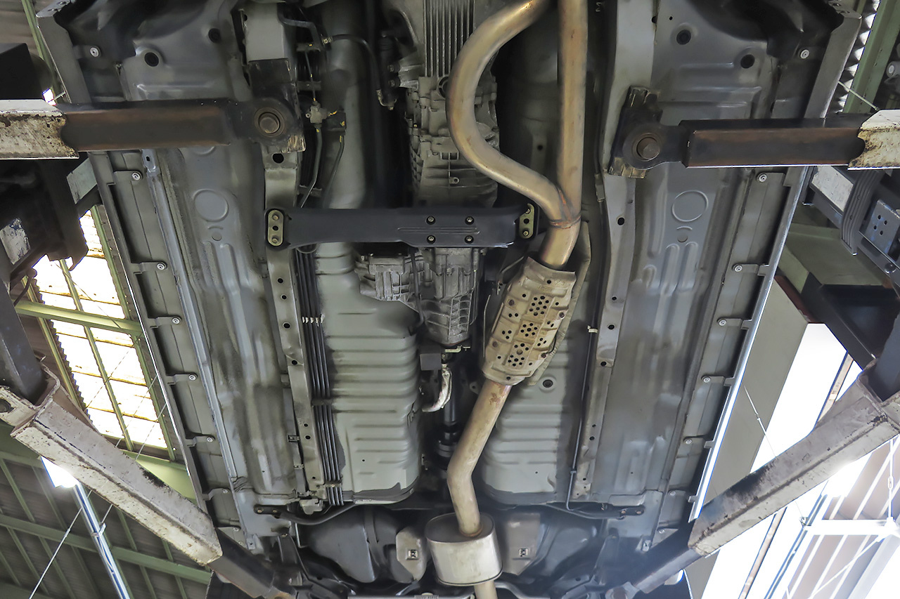 2001 Nissan SKYLINE GT-R BNR34 R34 GT-R, NISMO Air Cleaner Duct, HKS Height Adjustable Coilovers