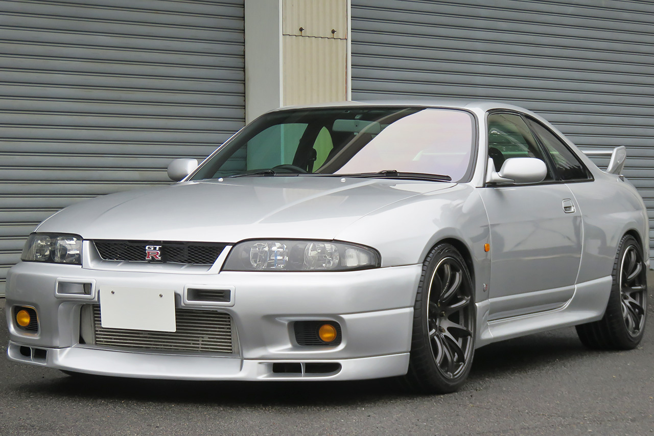 1995 Nissan SKYLINE GT-R BCNR33 GT-R V-SPEC, VERIFIED LOW MILEAGE, RAYS Gram Lights 18 Inch Wheels
