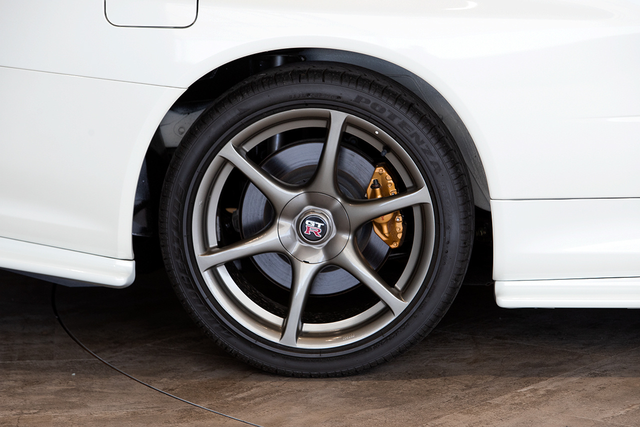 2002 Nissan SKYLINE GT-R BNR34 GT-R V SPEC II, ULTRA LOW MILEAGE