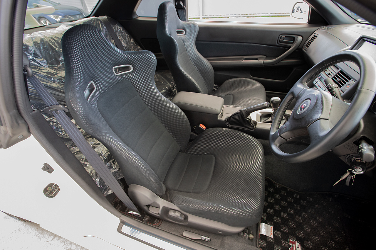 2002 Nissan SKYLINE GT-R BNR34 GT-R V SPEC II, ULTRA LOW MILEAGE