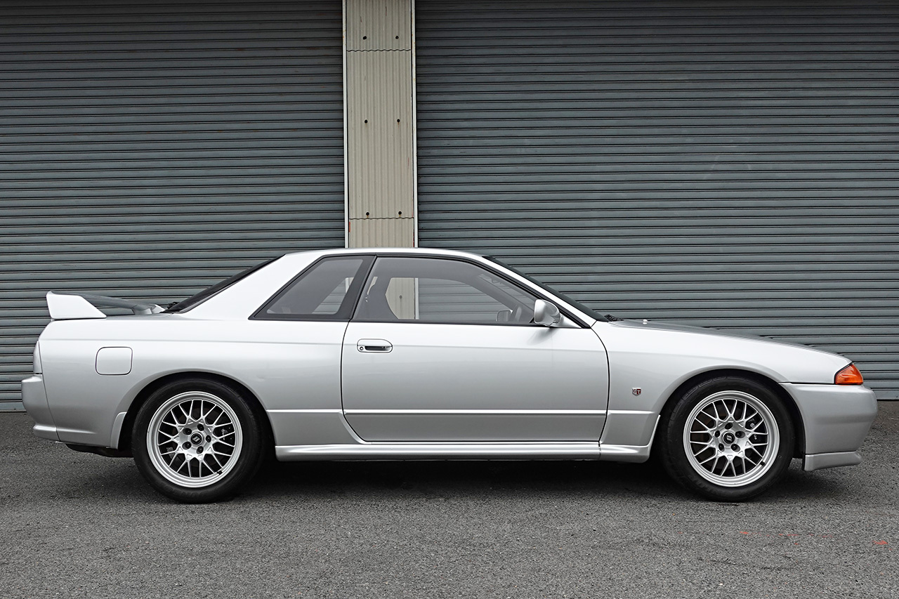 1994 Nissan SKYLINE GT-R BNR32 R32 GTR V-Spec II, KL0 Spark Silver Metallic, 5 Zigen Muffler