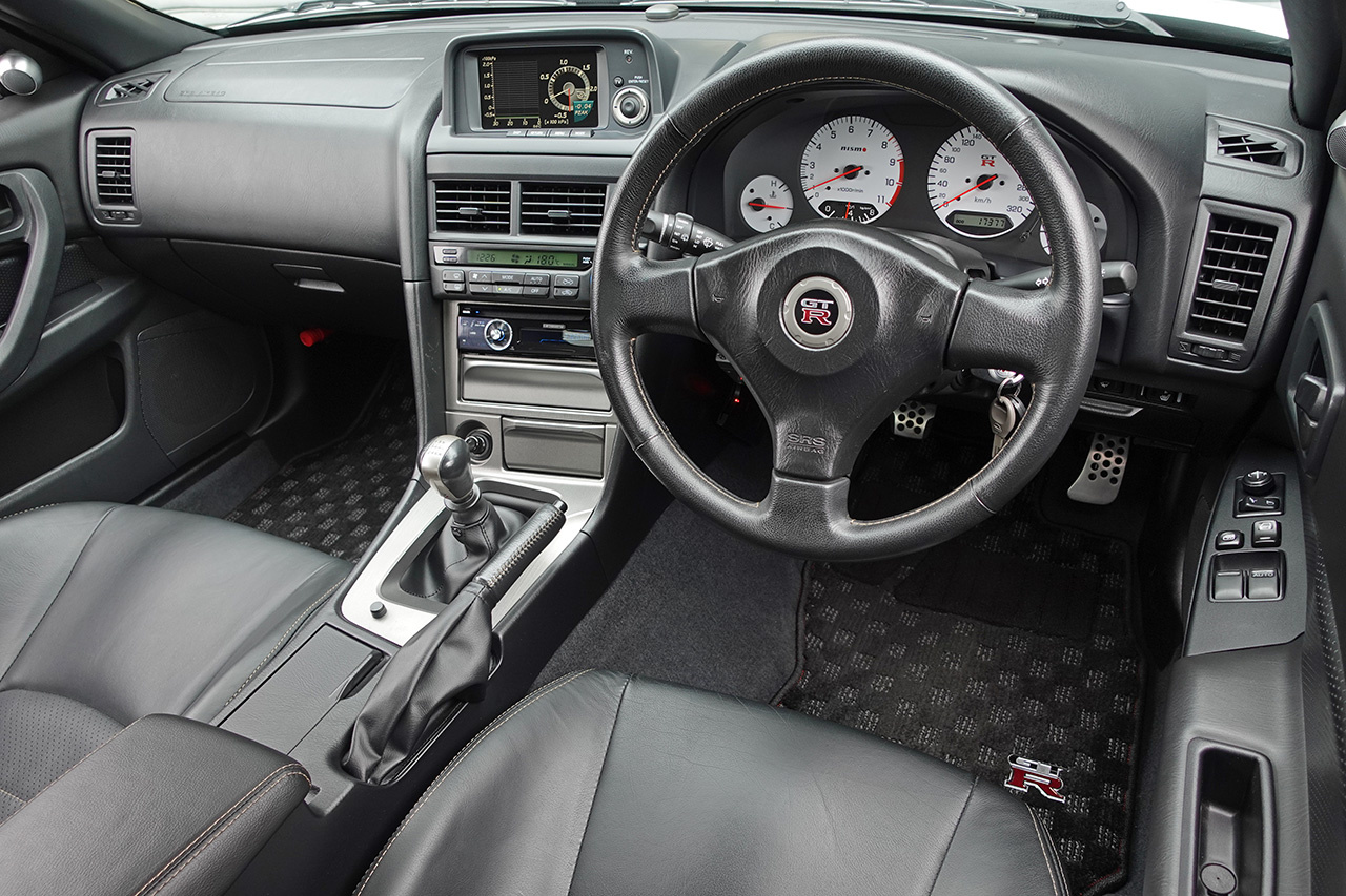 2002 Nissan SKYLINE GT-R BNR34 R34 GT-R M-SPEC  NUR Pearl White (QX1), LOW MILEAGE