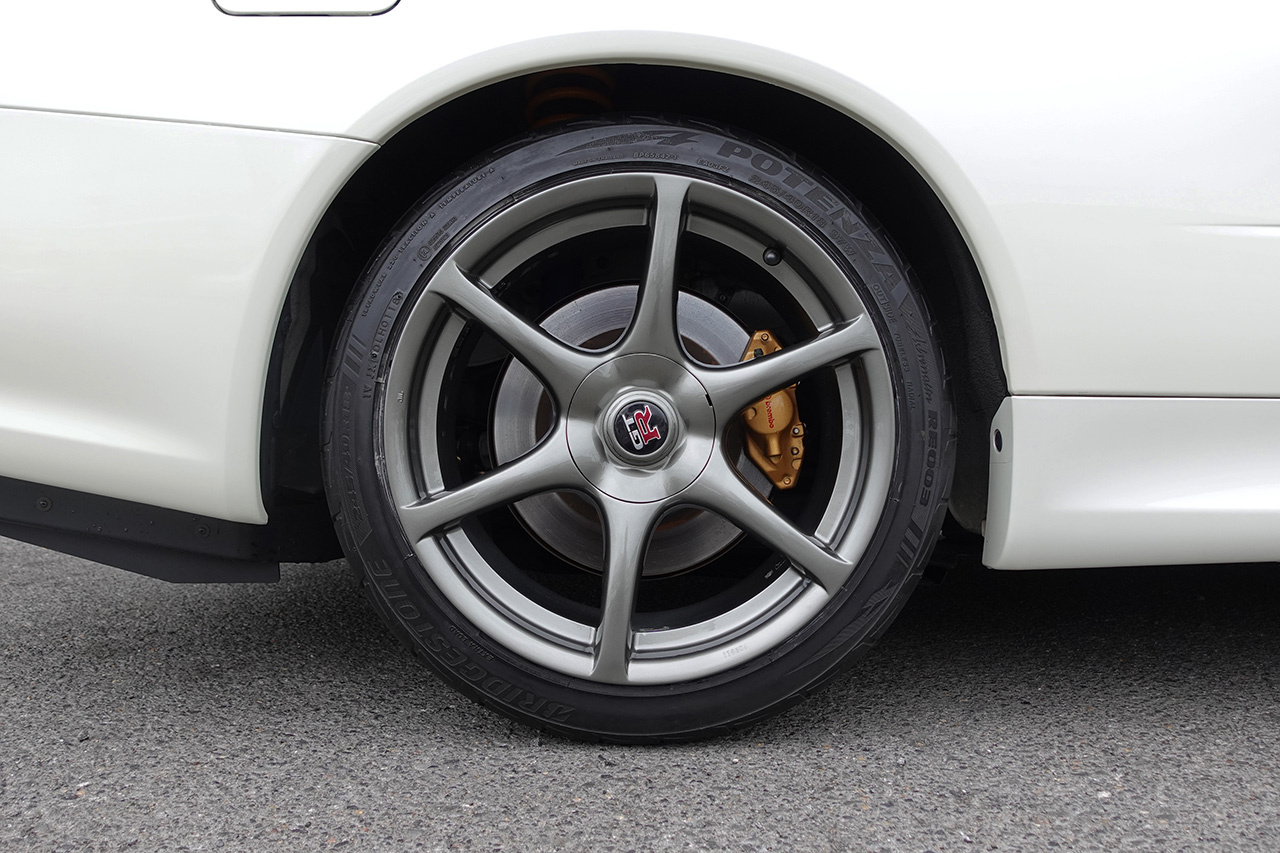2002 Nissan SKYLINE GT-R BNR34 R34 GT-R M-SPEC  NUR Pearl White (QX1), LOW MILEAGE