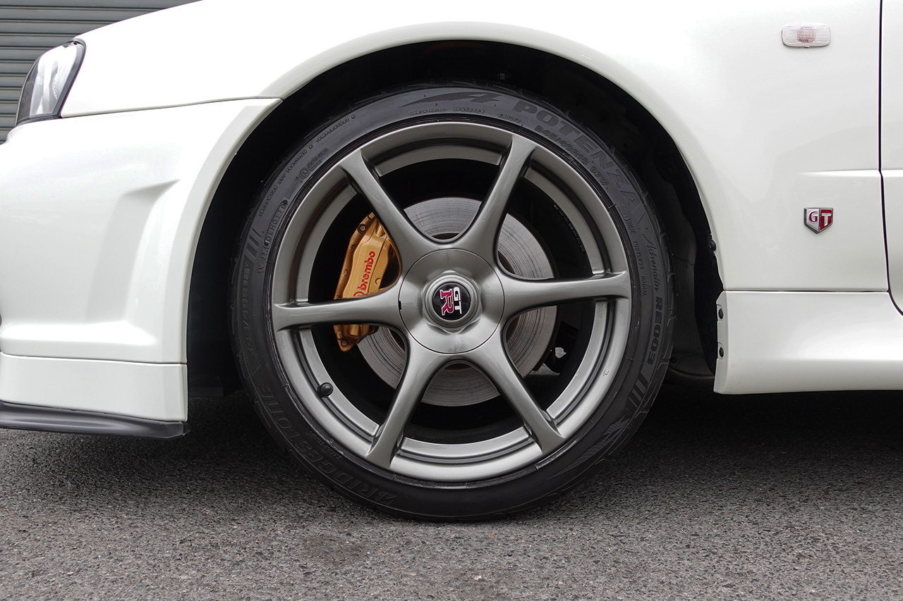 2002 Nissan SKYLINE GT-R BNR34 R34 GT-R M-SPEC  NUR Pearl White (QX1), LOW MILEAGE