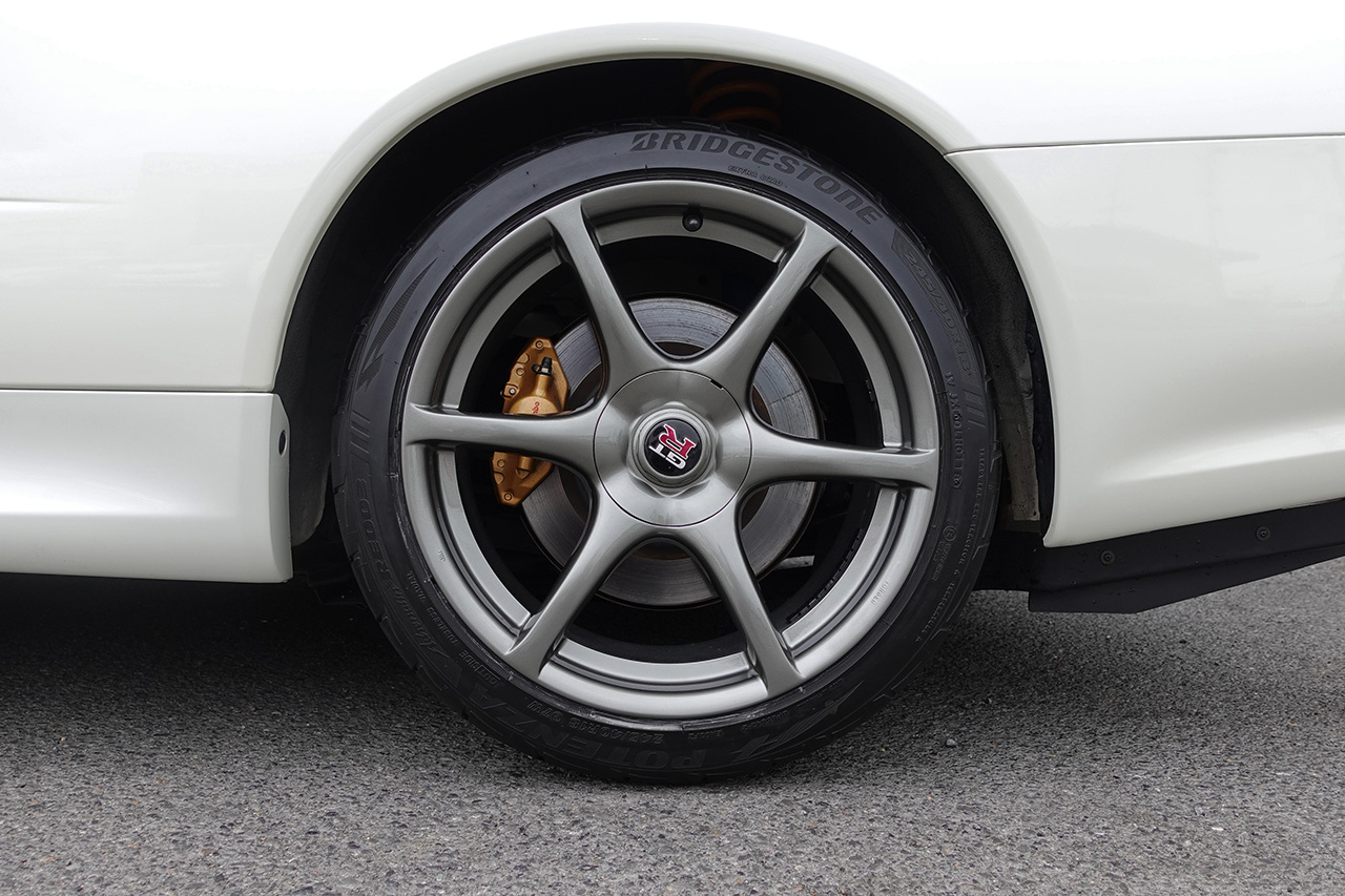 2002 Nissan SKYLINE GT-R BNR34 R34 GT-R M-SPEC  NUR Pearl White (QX1), LOW MILEAGE