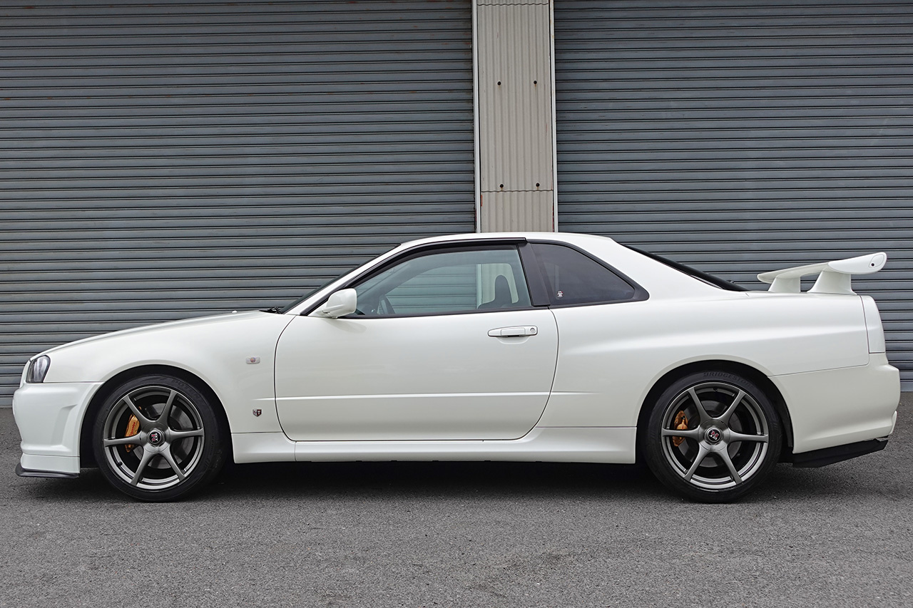 2002 Nissan SKYLINE GT-R BNR34 R34 GT-R M-SPEC  NUR Pearl White (QX1), LOW MILEAGE