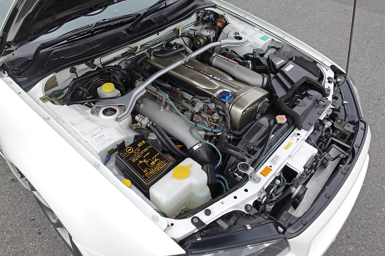 2002 Nissan SKYLINE GT-R BNR34 R34 GT-R M-SPEC  NUR Pearl White (QX1), LOW MILEAGE