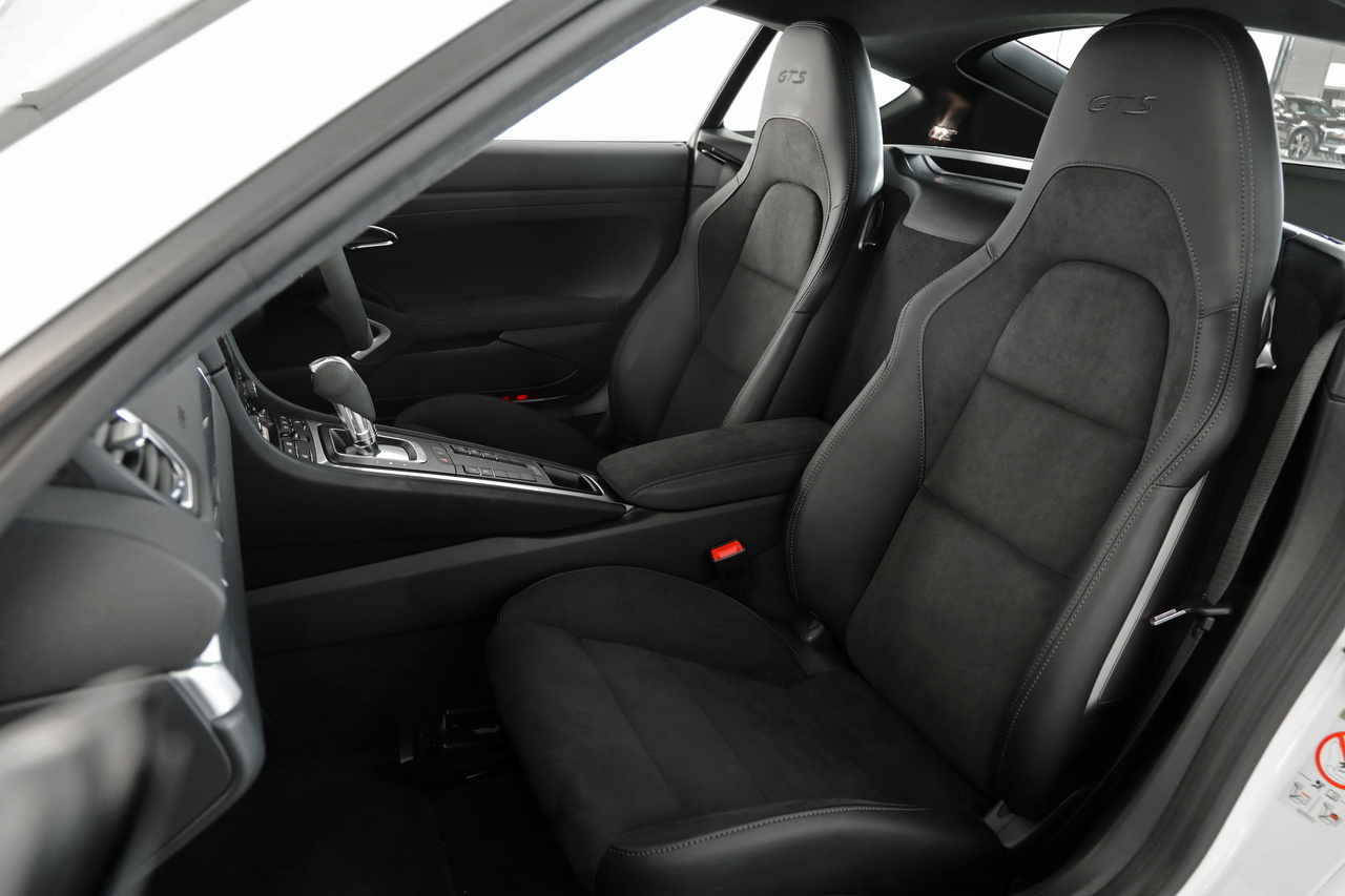 2024 Porsche 718 CAYMAN null